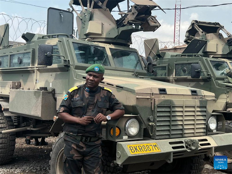 Picha iliyopigwa Januari 16, 2024 ikimuonyesha Luteni Jenerali Fall Sikabwe, mratibu wa operesheni za kijeshi za Jeshi la Jamhuri ya Kidemokrasia ya Kongo (DRC) wa Kivu Kaskazini, huko Goma, Mji Mkuu wa Jimbo la Kivu Kaskazini, Mashariki mwa DRC. (Picha na Alain Uyakani/Xinhua)
