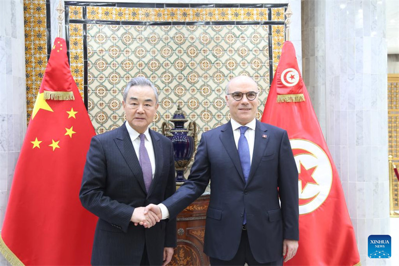 Waziri wa Mambo ya Nje wa China Wang Yi, ambaye pia ni Mjumbe wa Ofisi ya Siasa ya Kamati Kuu ya Chama cha Kikomunisti cha China (CPC), akifanya mazungumzo na Waziri wa Mambo ya Nje wa Tunisia Nabil Ammar mjini Tunis, Tunisia, Januari 15, 2024. (Xinhua/Huang Ling)