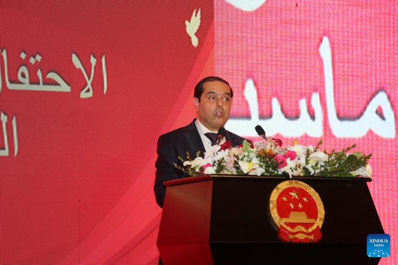 Katibu wa Nchi kwa Waziri wa Mambo ya Nje, Uhamiaji na Watunisia wanaoishi Ng’ambo wa Tunisia, Mounir Ben Rjiba akizungumza kwenye hafla ya kuadhimisha miaka 60 tangu kuanzishwa kwa uhusiano wa kidiplomasia kati ya China na Tunisia mjini Tunis, Tunisia, Januari 19, 2024. (Xinhua/Huang Ling)