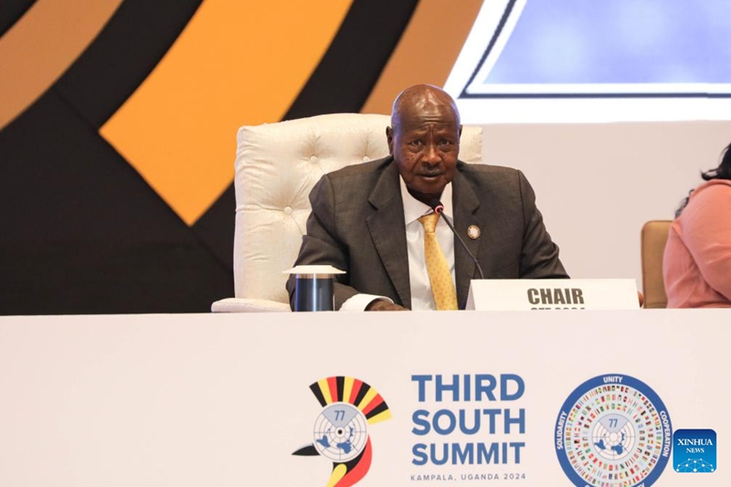 Rais Yoweri Museveni wa Uganda akizungumza kwenye Mkutano wa Tatu wa Wakuu wa Nchi za Kusini mjini Kampala, Uganda, Januari 21, 2024. (Picha na Hajarah Nalwadda/Xinhua)