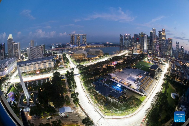 Picha hii iliyopigwa Septemba 13, 2023 ikionyesha njia za mbio za Singapore Formula One Grand Prix nchini Singapore. (Picha na Then Chih Wey/Xinhua)