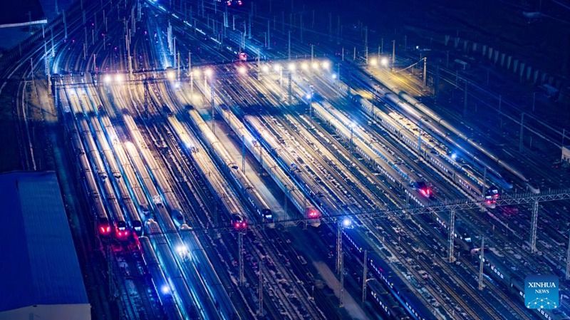 Katika picha: Treni za mwendo kasi zikiwa kwenye kituo cha utengenezaji wa treni mkoani Guizhou, China