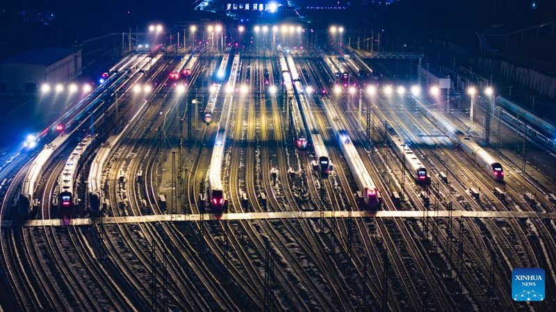 Katika picha: Treni za mwendo kasi zikiwa kwenye kituo cha utengenezaji wa treni mkoani Guizhou, China