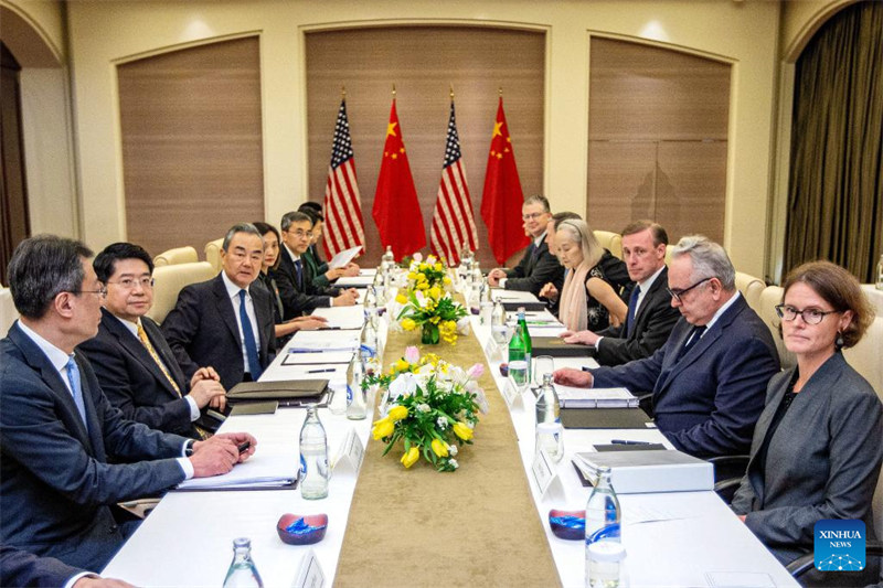 Wang Yi, Mjumbe wa Ofisi ya Siasa ya Kamati Kuu ya Chama cha Kikomunisti cha China (CPC) na Mkurugenzi wa Ofisi ya Idara ya Mambo ya Nje ya Kamati Kuu ya CPC, akifanya mazungumzo na Mshauri wa Usalama wa Taifa wa Marekani Jake Sullivan mjini Bangkok, Thailand, Januari 26, 2024. (Xinhua/Wang Teng)