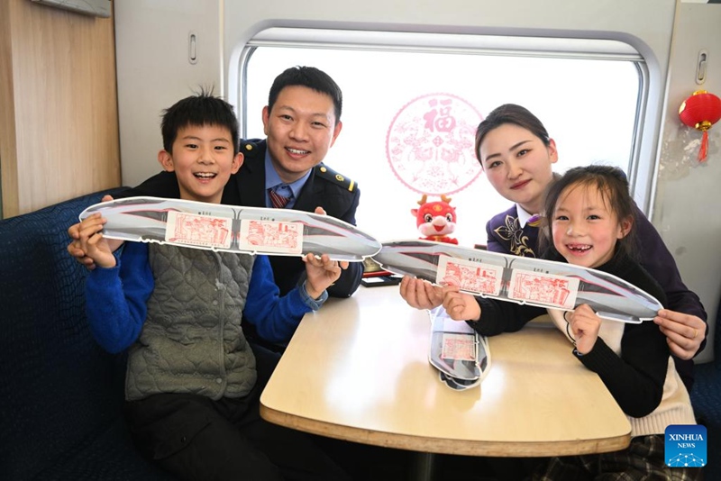 Shughuli za kitamaduni zafanyika kwenye treni ya mwendokasi kwa kukaribisha Mwaka mpya wa Jadi wa China