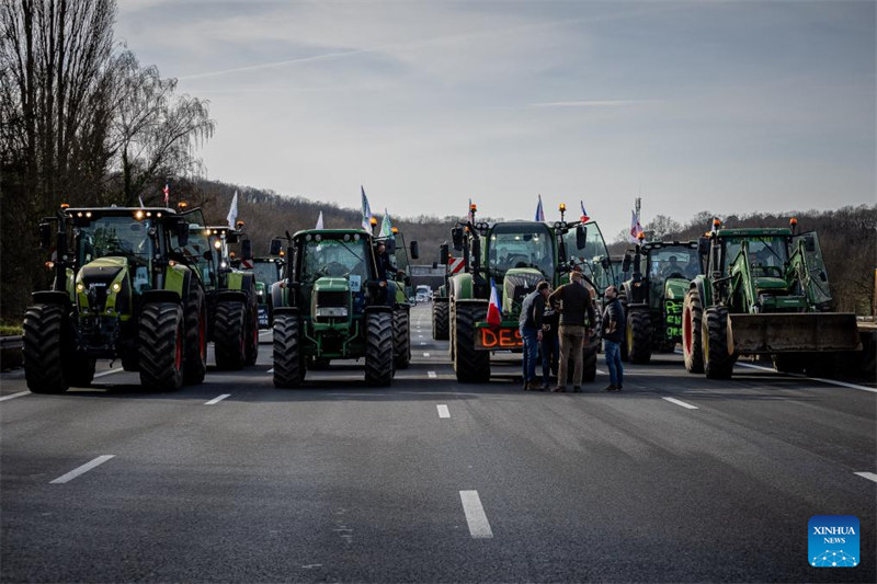 Maandamano ya wakulima wa Ufaransa yafunga barabara kuu kuzunguka Paris