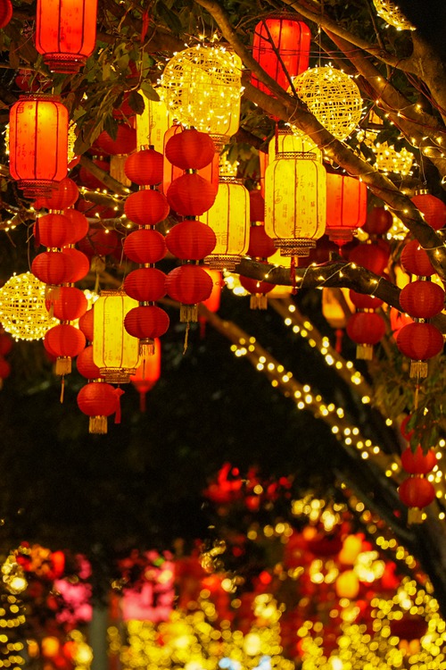 Shamrashamra za mwaka mpya wa jadi wa China zazidi kuongezeka huko Xiamen, China