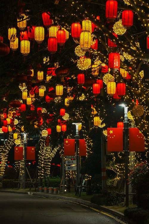 Shamrashamra za mwaka mpya wa jadi wa China zazidi kuongezeka huko Xiamen, China
