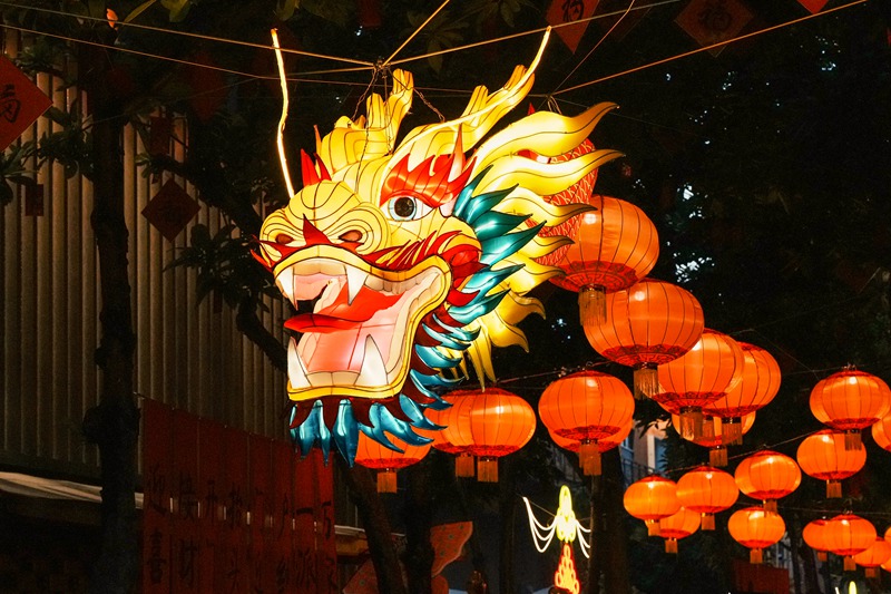 Shamrashamra za mwaka mpya wa jadi wa China zazidi kuongezeka huko Xiamen, China