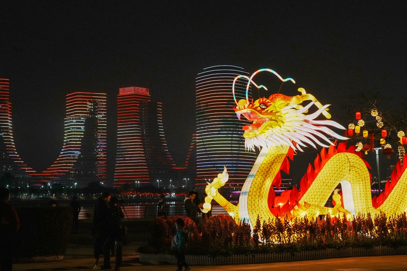 Shamrashamra za mwaka mpya wa jadi wa China zazidi kuongezeka huko Xiamen, China