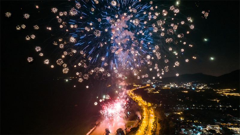 Fataki zaidi ya 70,000 zarushwa pande mbili za Mlango-Bahari wa Taiwan, na Xiamen na Kinmen 