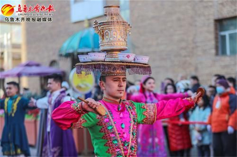 Shughuli za Mwaka Mpya wa Jadi wa China za Grand Bazaar la mkoani Xinjiang zaonesha utamaduni tajiri na wenye kupendeza