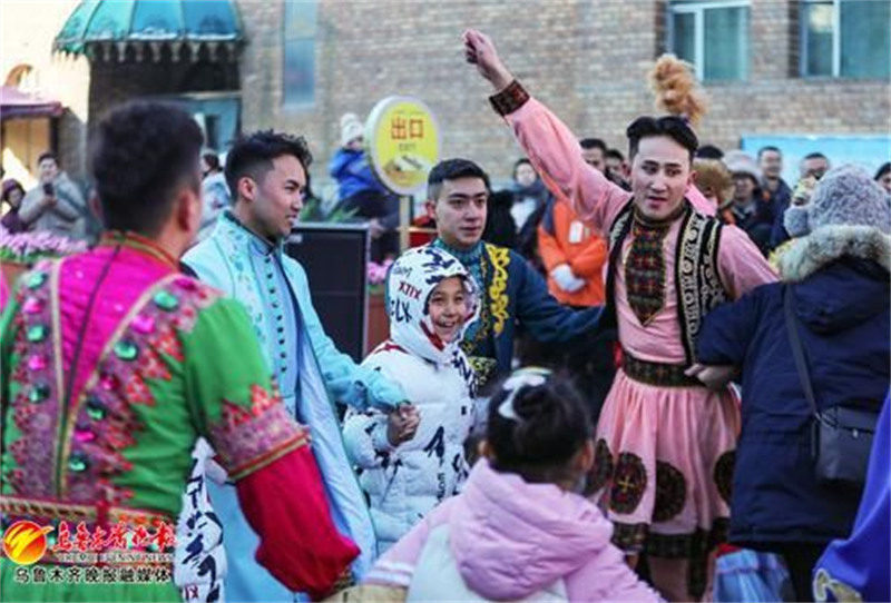Shughuli za Mwaka Mpya wa Jadi wa China za Grand Bazaar la mkoani Xinjiang zaonesha utamaduni tajiri na wenye kupendeza