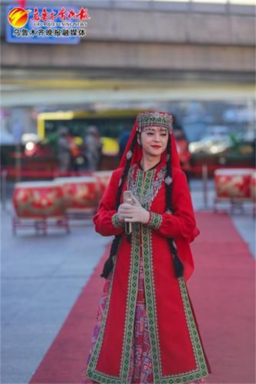 Shughuli za Mwaka Mpya wa Jadi wa China za Grand Bazaar la mkoani Xinjiang zaonesha utamaduni tajiri na wenye kupendeza