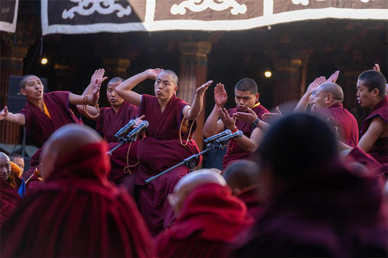Watawa 12 wapata shahada yenye hadhi sawa na uzamivu katika Ubuddha wa Tibet, China