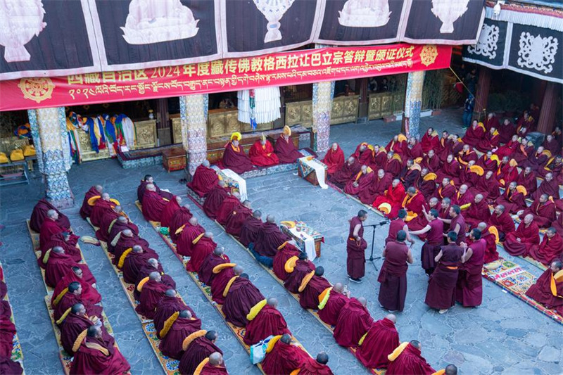 Watawa 12 wapata shahada yenye hadhi sawa na uzamivu katika Ubuddha wa Tibet, China