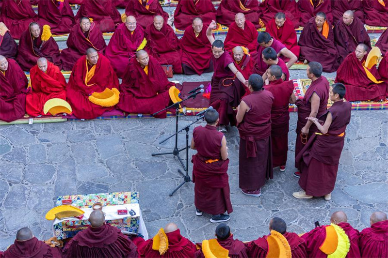 Watawa 12 wapata shahada yenye hadhi sawa na uzamivu katika Ubuddha wa Tibet, China