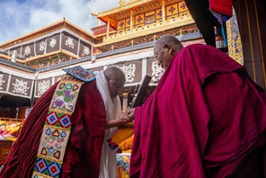 Watawa 12 wapata shahada yenye hadhi sawa na uzamivu katika Ubuddha wa Tibet, China