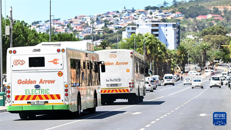 Mabasi yanayotumia nishati mpya yanayotengenezwa nchini China yaonekana kwenye mtaa wa Cape Town, Afrika Kusini