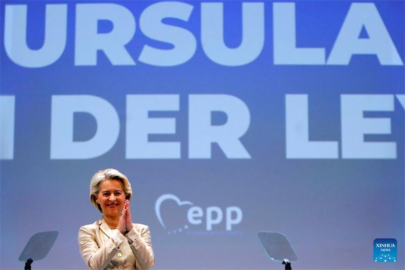 Rais wa Kamisheni ya Ulaya (EC) Ursula von der Leyen akipiga makofi mjini Bucharest, Romania, Machi 7, 2024. (Picha na Cristian Cristel/Xinhua)