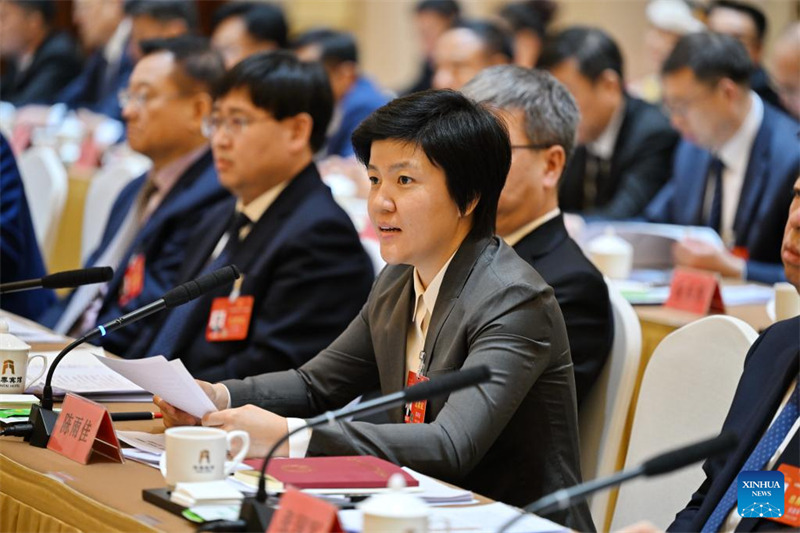 Wajumbe wanawake wa Bunge la Umma na Baraza la Mashauriano ya Kisiasa la China wang’ara kwenye mikutano mikuu miwilli inayoendelea