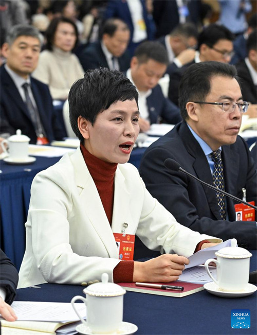 Wajumbe wanawake wa Bunge la Umma na Baraza la Mashauriano ya Kisiasa la China wang’ara kwenye mikutano mikuu miwilli inayoendelea