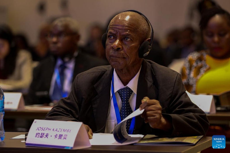 Mshiriki akihudhuria Mkutano wa 13 wa Jukwaa la Jumuiya za Washauri Bingwa za China na Afrika jijini Dar es Salaam, Tanzania, Machi 8, 2024. (Picha na Herman Emmanuel/Xinhua)