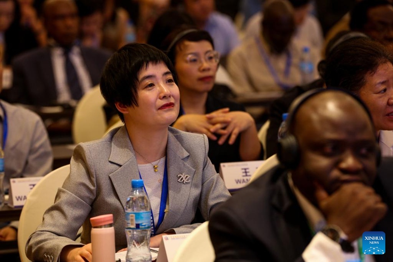 Mshiriki akihudhuria Mkutano wa 13 wa Jukwaa la Jumuiya za Washauri Bingwa za China na Afrika jijini Dar es Salaam, Tanzania, Machi 8, 2024. (Picha na Herman Emmanuel/Xinhua)