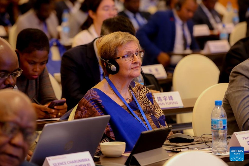 Mshiriki akihudhuria Mkutano wa 13 wa Jukwaa la  Jumuiya za Washauri Bingwa za China na Afrika jijini Dar es Salaam, Tanzania, Machi 8, 2024. (Picha na Herman Emmanuel/Xinhua)