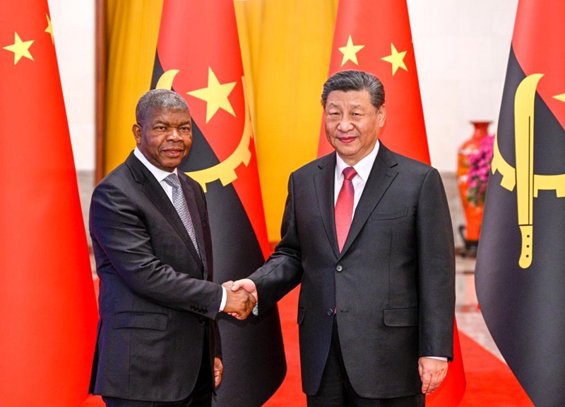 Rais Xi Jinping wa China akifanya hafla ya kumkaribisha Rais wa Jamhuri ya Angola Joao Lourenco katika Ukumbi wa Kaskazini wa Jumba la Mikutano ya Umma la Beijing kabla ya mazungumzo yao mjini Beijing, China, Machi 15, 2024. (Xinhua/Li Xueren)