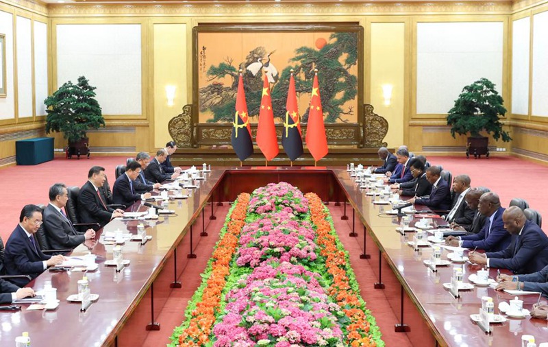 Rais Xi Jinping wa China akifanya mazungumzo na Rais wa Jamhuri ya Angola Joao Lourenco ambaye yuko katika ziara ya kiserikali nchini China kwenye Jumba la Mikutano ya Umma la Beijing mjini Beijing, China, Machi 15, 2024. (Xinhua/Ding Lin)