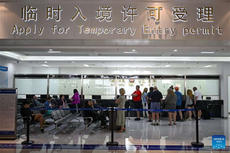 Meli ya Kimataifa ya Kitalii iliyobeba watalii zaidi ya 1,800 yawasili Tianjin, China