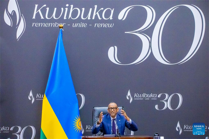 Rais wa Rwanda Paul Kagame akizungumza kwenye mkutano na waandishi wa habari mjini Kigali, Rwanda, Aprili 8, 2024. (Picha na Cyril Ndegeya/Xinhua)