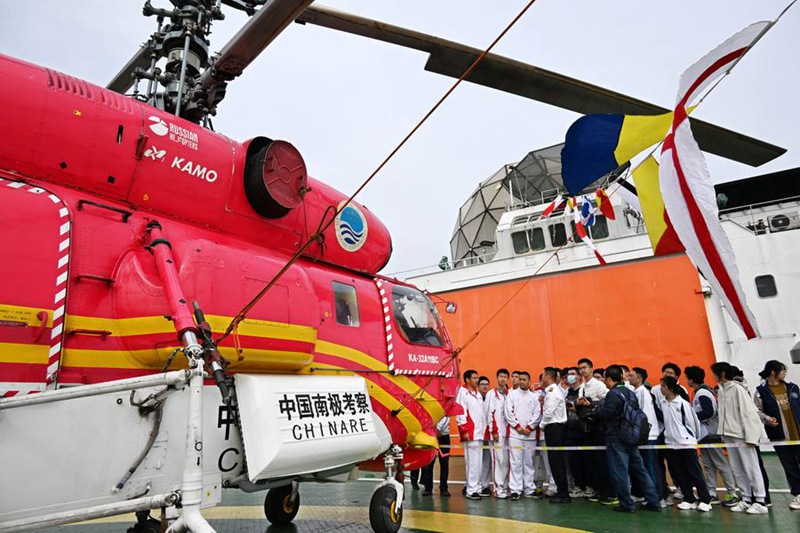 Meli ya Xuelong ya China ya kuvunja barafu baharini yawasili Qingdao baada ya utafiti katika Bahari ya Antaktika