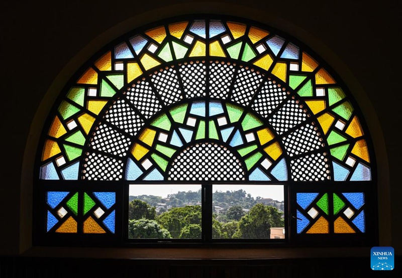 Watu wafanya dua ya Eid el Fitr kwenye Msikiti wa Taifa wa Uganda mjini Kampala