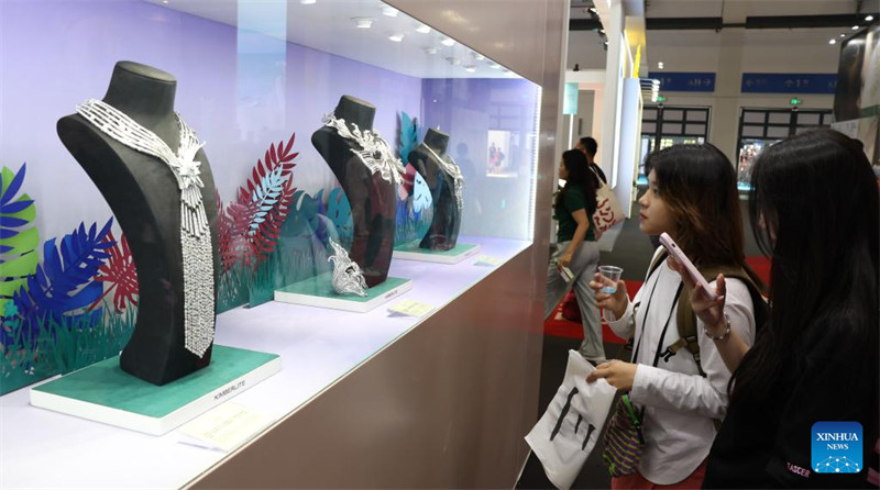 Bidhaa mpya zaoneshwa kwenye Maonyesho ya 4 ya Kimataifa ya Bidhaa za Matumizi ya China