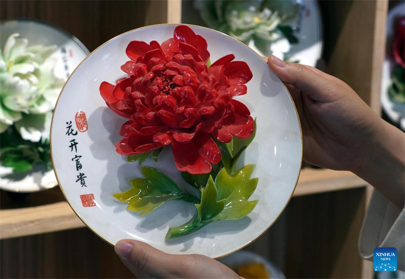 Mji wa Luoyang, China wafuata na kujikita katika utamaduni unaohusiana na maua ya peony