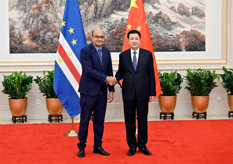 Waziri wa Usalama wa Umma wa China, Wang Xiaohong akikutana na Paulo Rocha, Waziri wa Mambo ya Ndani wa Cape Verde, mjini Beijing, China, Aprili 26, 2024. (Xinhua/Yin Bogu)