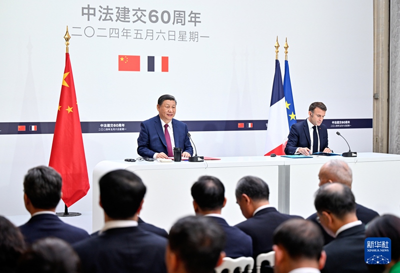 Rais Xi Jinping wa China na Rais Emmanuel Macron wa Ufaransa wakihudhuria kwa pamoja kwenye mkutano na waandishi wa habari huko Paris, Ufaransa, Mei 6, 2024. (Xinhua/Yin Bogu)