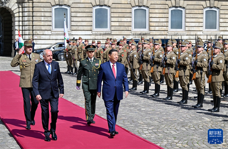 Rais Xi Jinping ashiriki kwenye hafla ya kumkaribisha iliyoandaliwa na Rais Tamas Sulyok na Waziri Mkuu Viktor Orbán wa Hungary