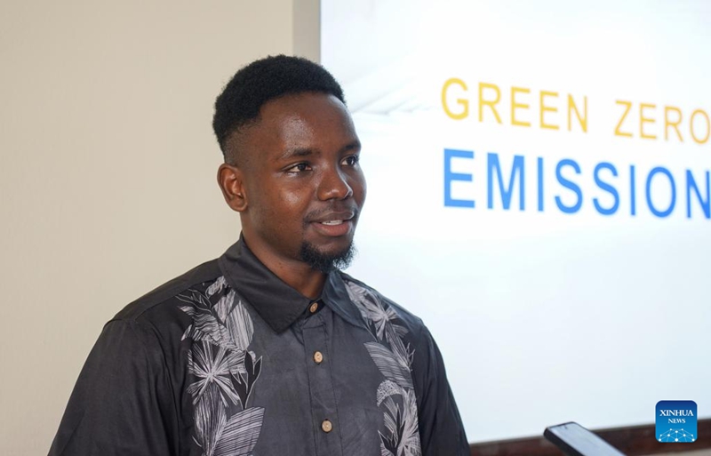 Moses Kimani akiongea wakati wa mahojiano na shirika la habari la China, Xinhua huko Nairobi, Kenya Mei 2, 2024. (Xinhua/Li Yahui)
