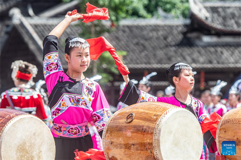 Watu wa Kabila la Wamiao washerehekea tamasha la Caihuashan mjini Chongqing, China