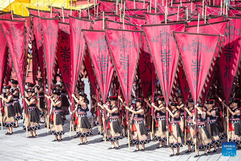 Watu wa Kabila la Wamiao washerehekea tamasha la Caihuashan mjini Chongqing, China