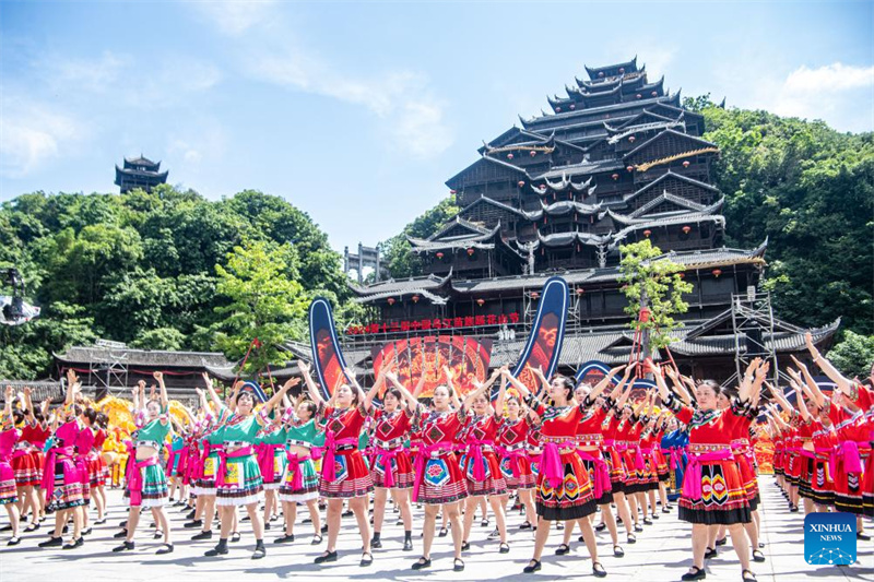 Watu wa Kabila la Wamiao washerehekea tamasha la Caihuashan mjini Chongqing, China