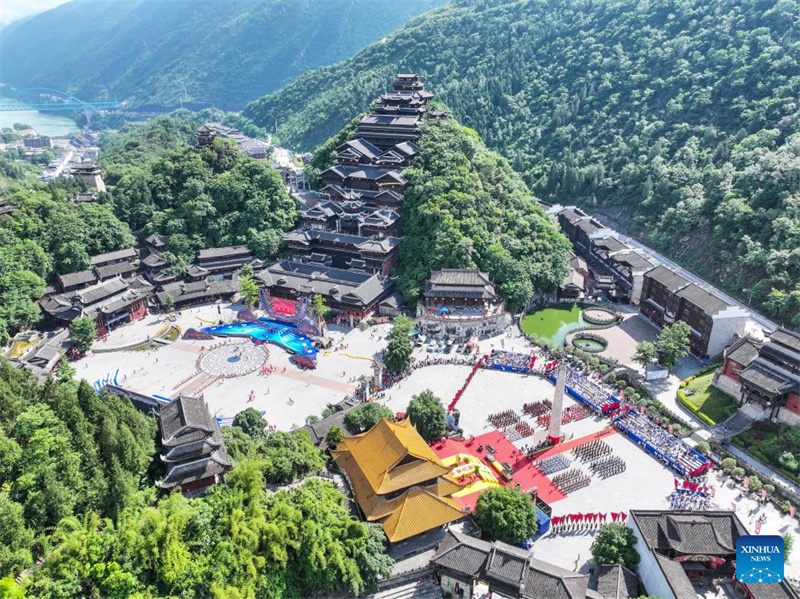 Watu wa Kabila la Wamiao washerehekea tamasha la Caihuashan mjini Chongqing, China