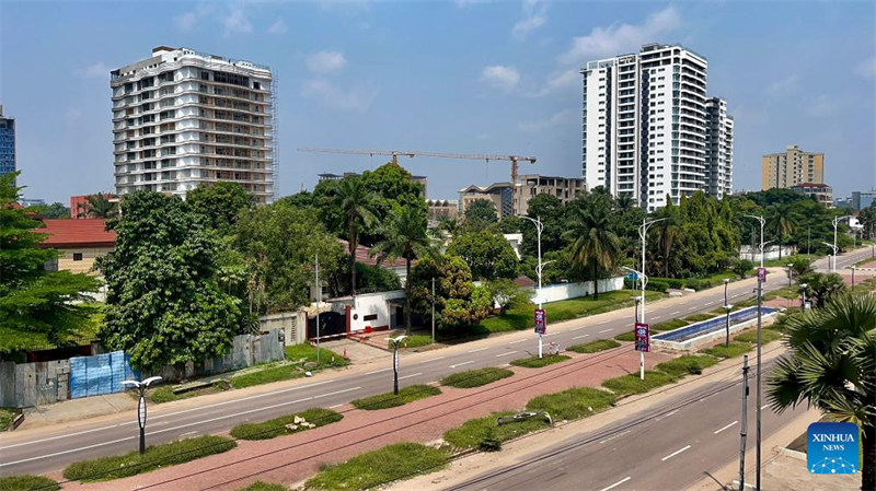 Picha hii iliyopigwa kwa simu ya mkononi tarehe 19 Mei, 2024 ikionyesha mandhari ya Kinshasa, mji mkuu wa Jamhuri ya Kidemokrasia ya Kongo (DRC). (Str/Xinhua)
