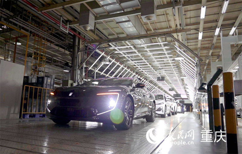 ‘Wahusika wa Filamu ya Transformers’ wabadilisha taaluma mjini Chongqing, China na kuunda magari!