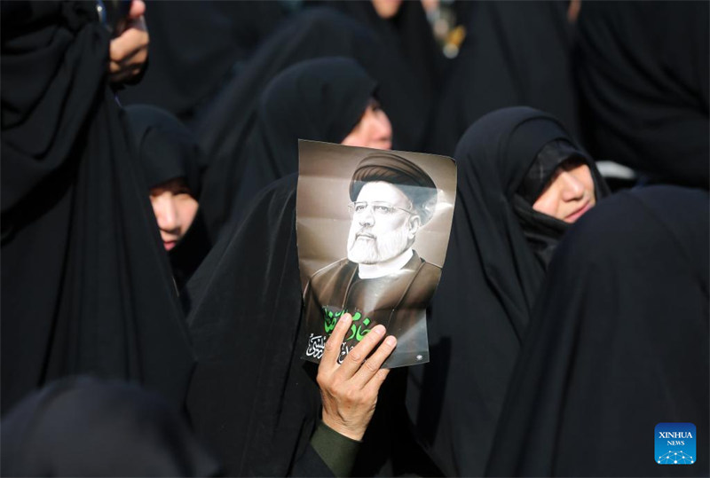 Hayati Rais wa Iran Raisi azikwa katika mji wa nyumbani kwake wa Mashhad