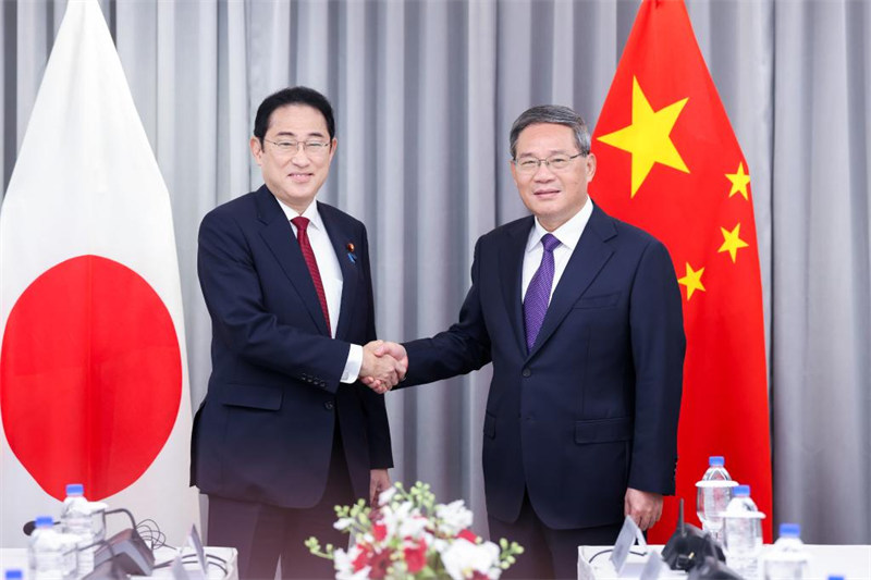 Waziri Mkuu wa China Li Qiang akikutana na Waziri Mkuu wa Japan Fumio Kishida pembezoni mwa Mkutano wa tisa wa Kilele wa Pande Tatu kati ya China, Japan na Jamhuri ya Korea, mjini Seoul, Korea Kusini, Mei 26, 2024. (Xinhua/Liu Bin)