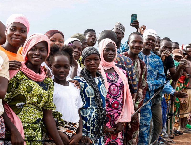 Ligi Kuu ya Kijiji ya China yakita mizizi kwenye viwanja vya mpira wa miguu nchini Benin